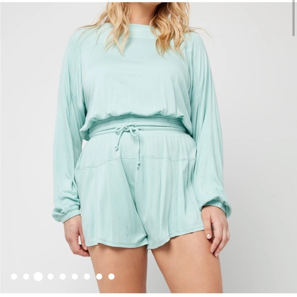 L*SPACE Daytripper Lounge Set Sweatshirt and Shorts LSPACE - Picture 3 of 12